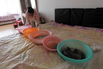 宾阳楼上漏水，住户失联，小区没物管，业主维权难！律师来支招……